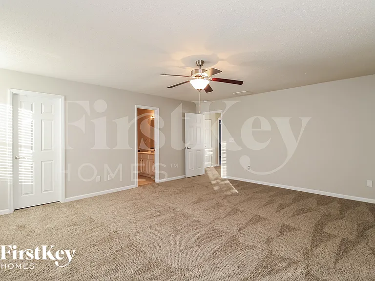 109 Sydney Ct — Photo 8