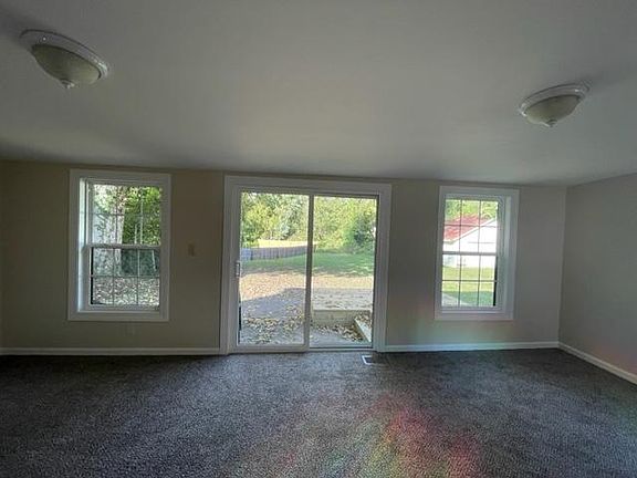 5th image of 613 Country Club Rd