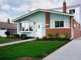 15646 Selwyn St, Southgate, MI 48195