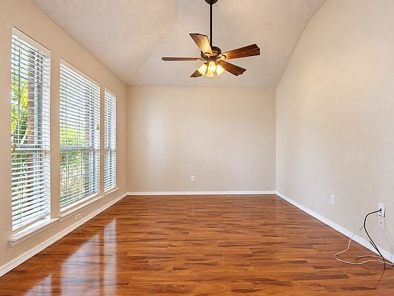 3rd image of 6917 Coldwater Canyon Rd