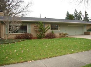 2410 Woodview Dr, Lansing, MI 48911