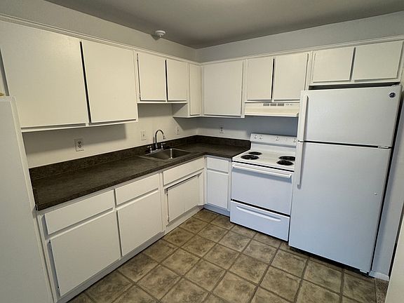 3rd image of 775 Coolidge St #8