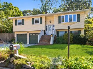 91 Beaver Dr, Kings Park, NY 11754