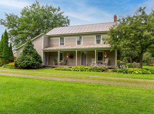 59 Pearl St, Grand Isle, VT 05458