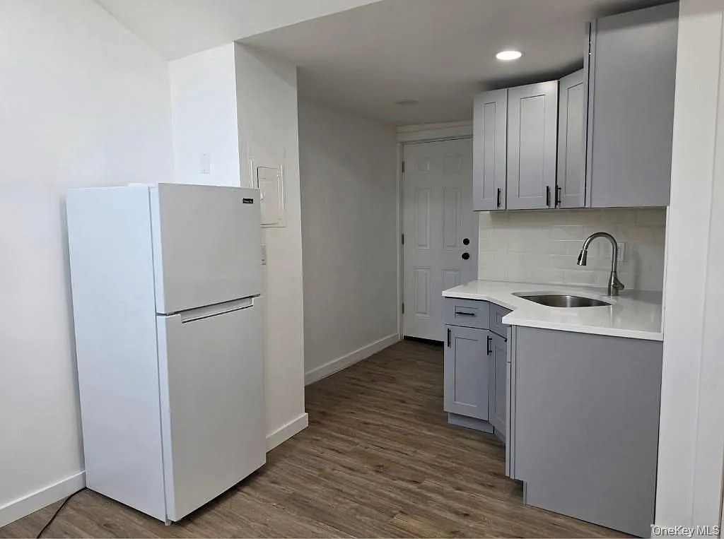 Studio, 1.0 bath, 300 sqft, $1,700 — Photo 2