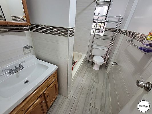4th image of 214 E 168th St APT B5