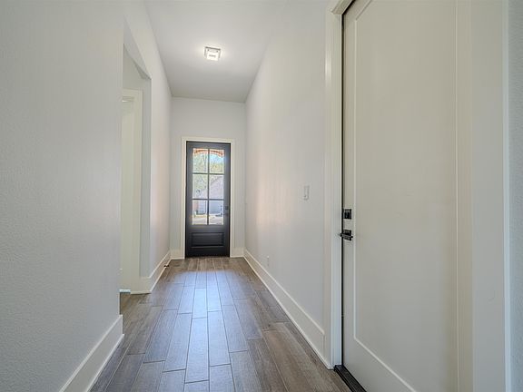 2nd image of 4517 Lone Oak Ln