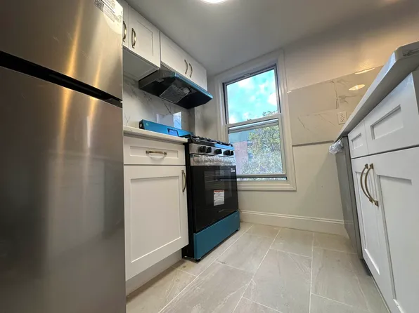 489 Monroe Street image 3 of 12