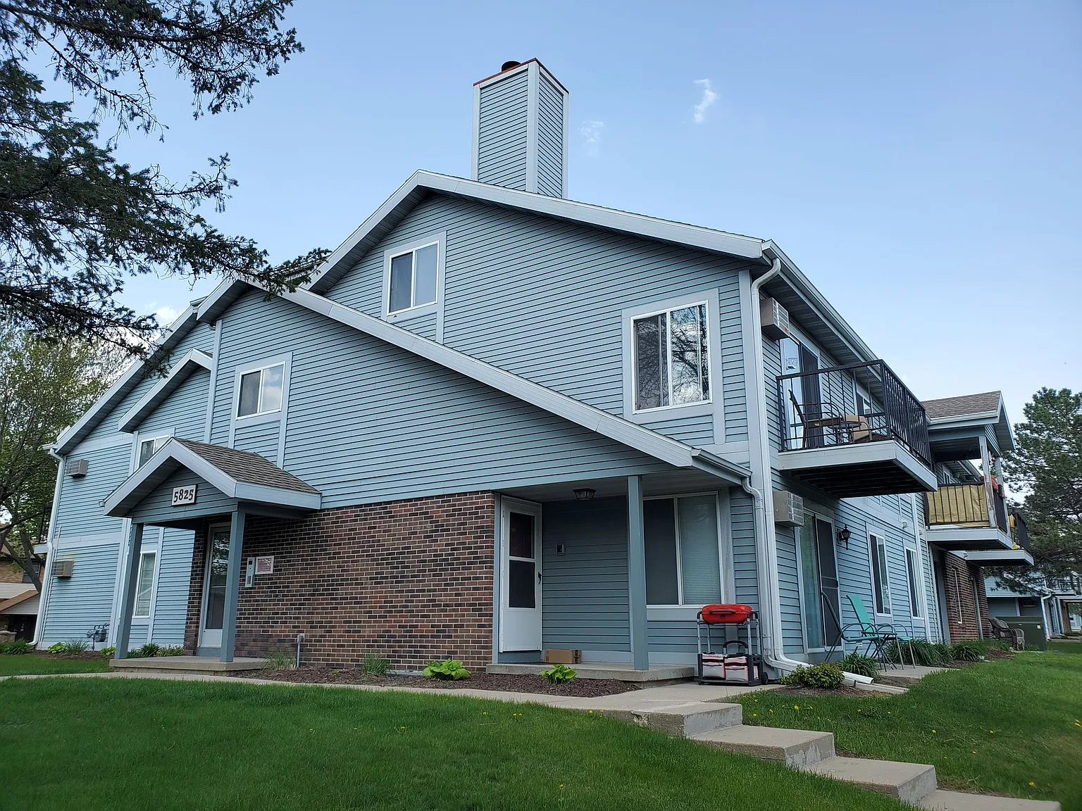 Orchard Village Apartments — Photo 2