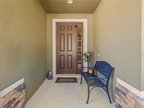2nd image of 417 Meadowridge Cv