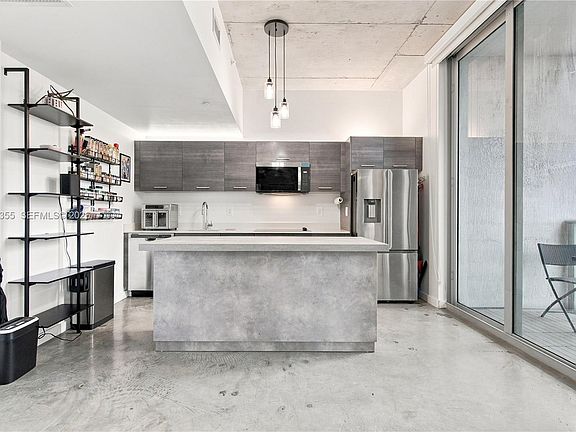 3rd image of 151 SE 1st St APT 1508