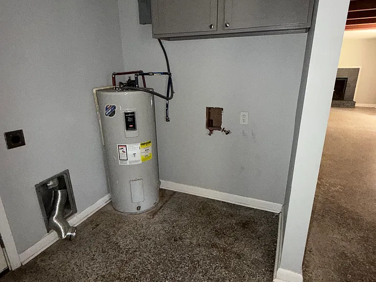 1403 Edgewood Dr — Photo 12