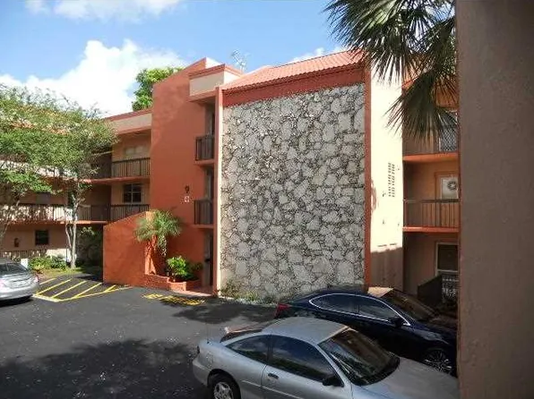 3140 Holiday Springs Blvd #9-202, Margate, FL 33063