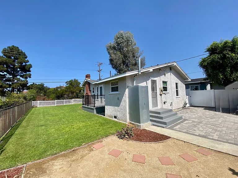 1318 Madrid Ave — Photo 16