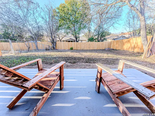 6915 Forest Mdw, San Antonio, TX 78240