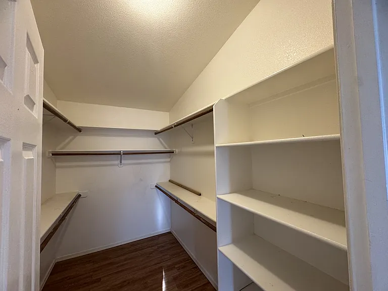 2728 Southern Ave — Photo 8