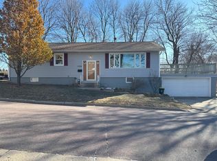 1355 Oak Beach Dr, Fairmont, MN 56031