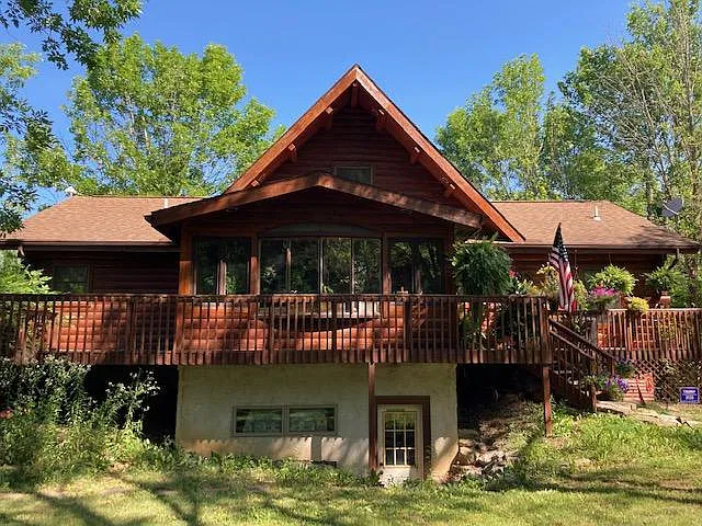 4 bed, 2200 sqft, $2,400 — Photo 4