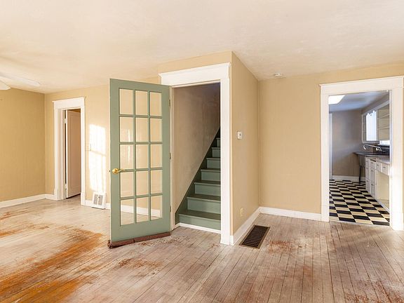 5th image of 814 W Kiernan Ave