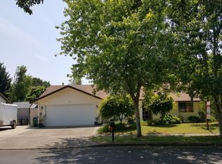 102 E Foothills Dr, Newberg, OR 97132