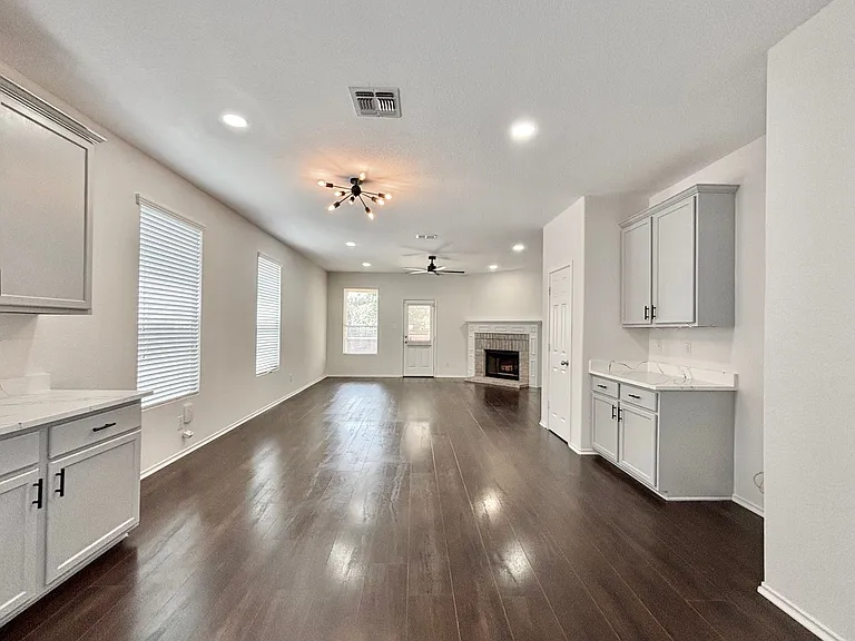 726 Silverado Way — Photo 6