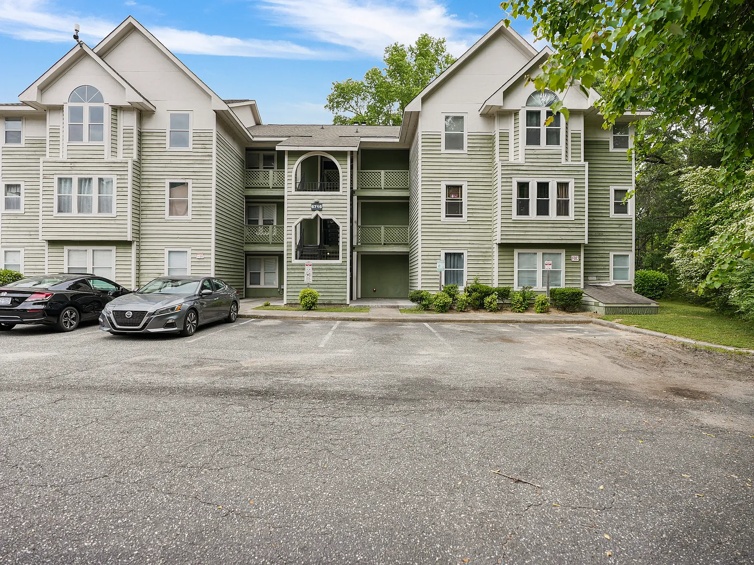 3 bed, 2.0 bath, 1270 sqft, $1,000 — Photo 2