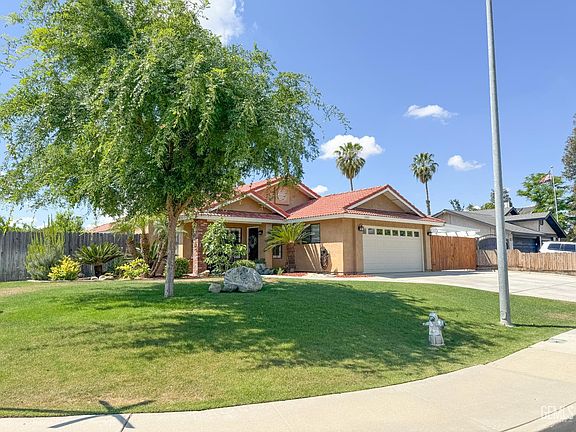 2nd image of 13801 San Esteban Ave