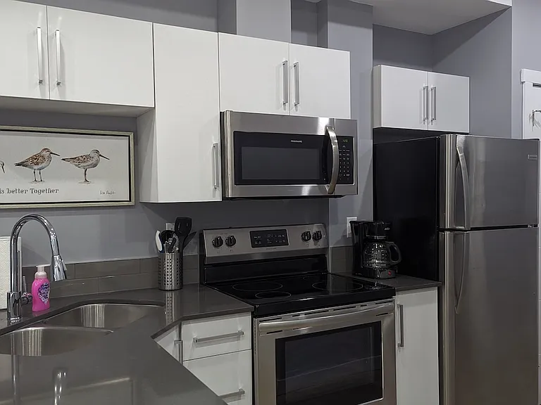 1827 Albert St — Photo 11