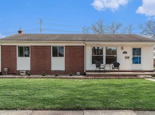 160 Redwood Dr, Troy, MI 48083