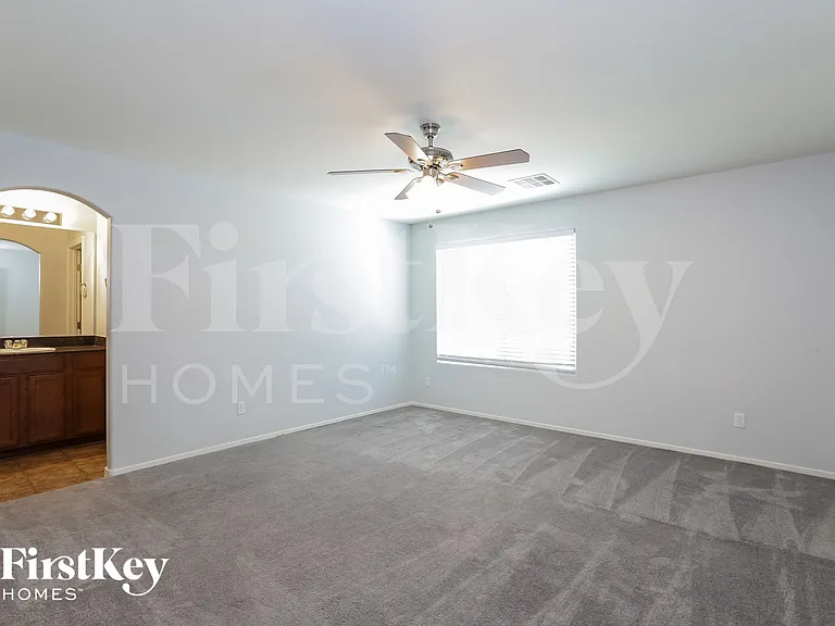 8121 Pink Desert St — Photo 11