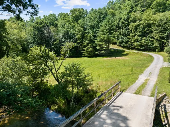 8 Tipton Ct, Cherry Log, GA 30522