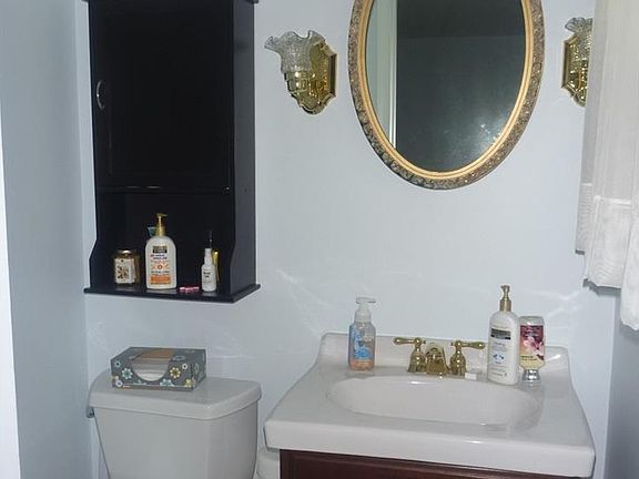 3rd image of 392 Campbells Creek Dr