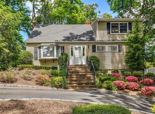 7 Pearsall Pl, Huntington, NY 11743