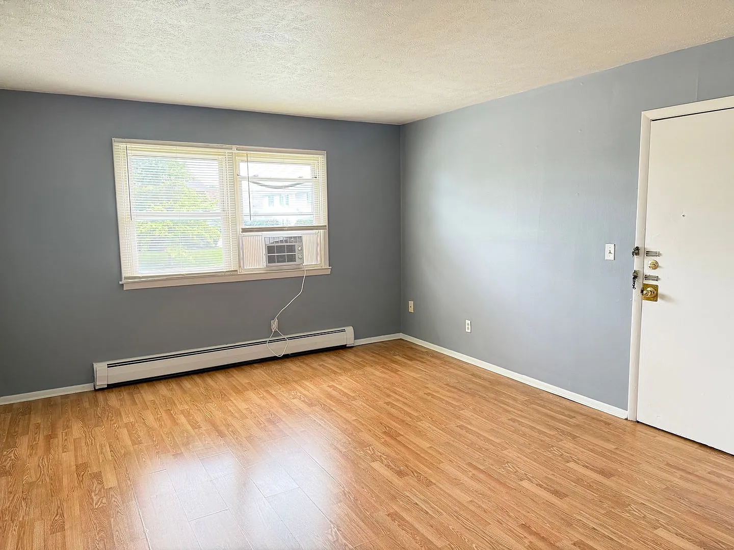 322 Riley Dr — Photo 2