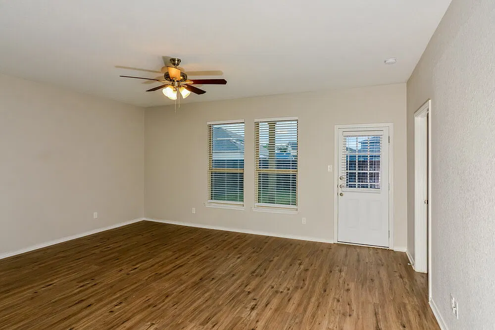 3 bed, 2.0 bath, 1553 sqft, $1,685 — Photo 3