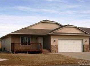 600 Honeysuckle Dr, Harrisburg, SD 57032