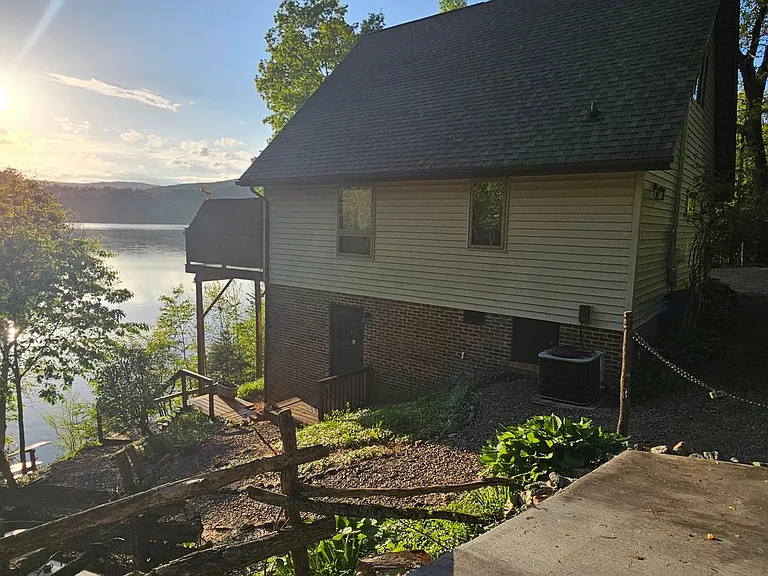 249 Candlewood Ln — Photo 6