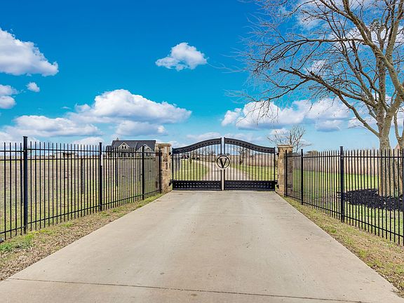 4th image of 360 Forreston Rd