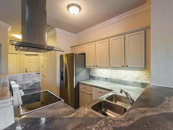 5th image of 10030 Pacific Pines Ave