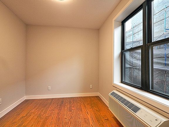 3rd image of 3210 Johnson Ave #4