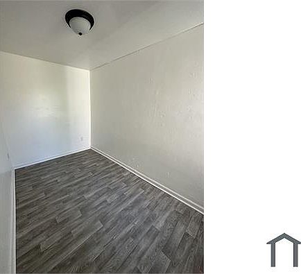 2nd image of 1323 W Silver St