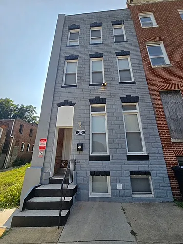 210 N Mount St W Photo 1