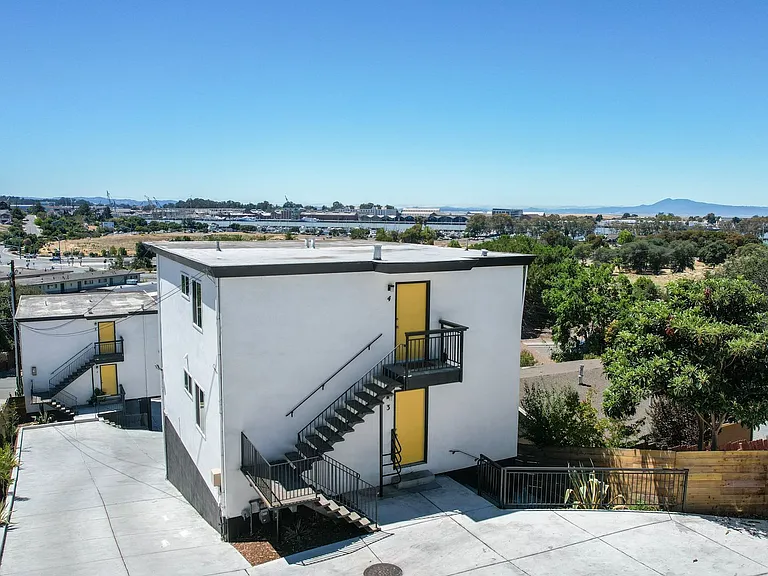 124 Farragut Ave — Photo 32