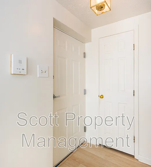 903 Woodbridge Ct #D — Photo 1