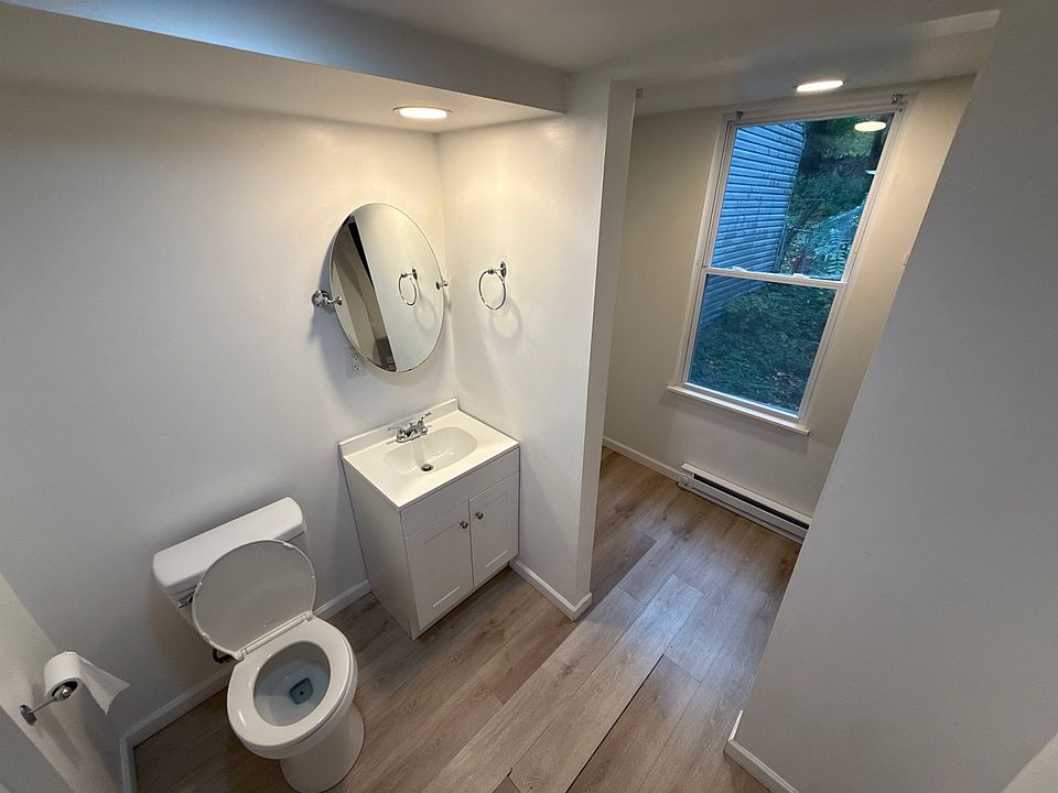 Full Bathroom, with washer/dryer hook ups