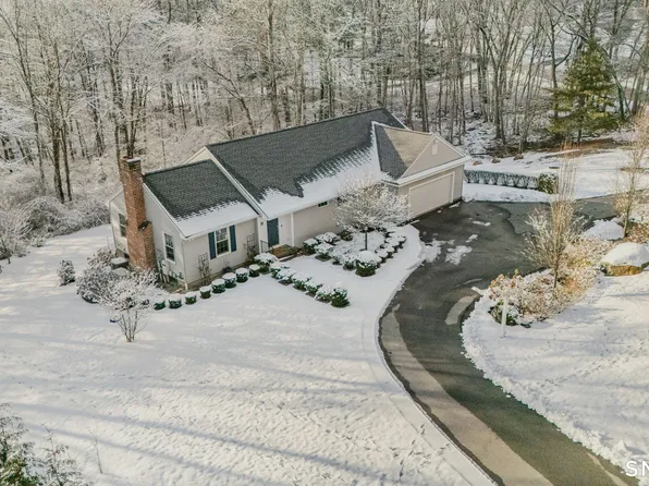 16 Coult Lane, Old Lyme, CT 06371