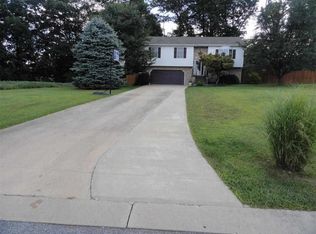 1915 White Dr, York, PA 17408