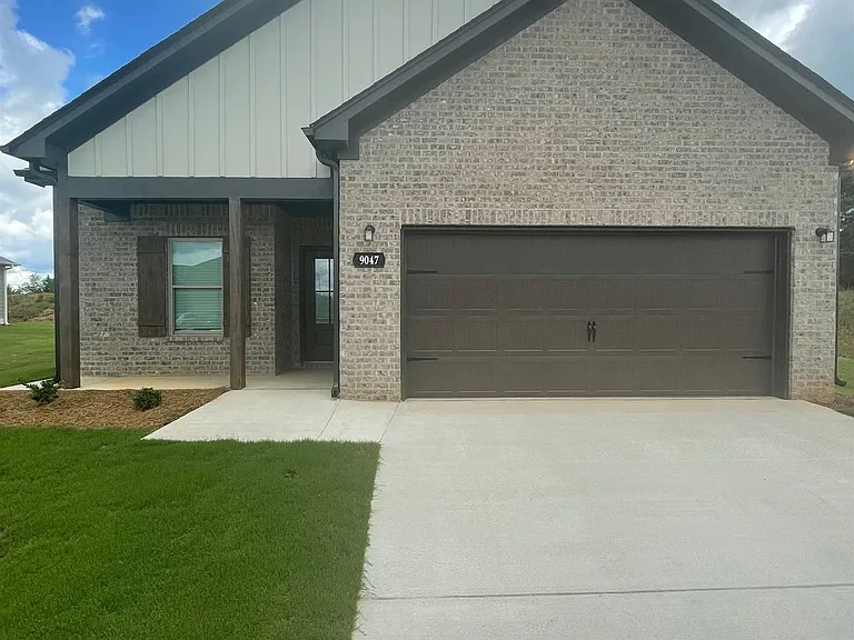9047 Ivanhoe Dr — Photo 1