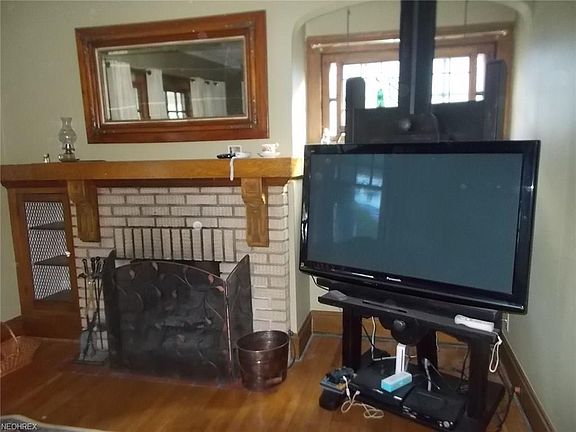 5th image of 1510 Larchmont Ave