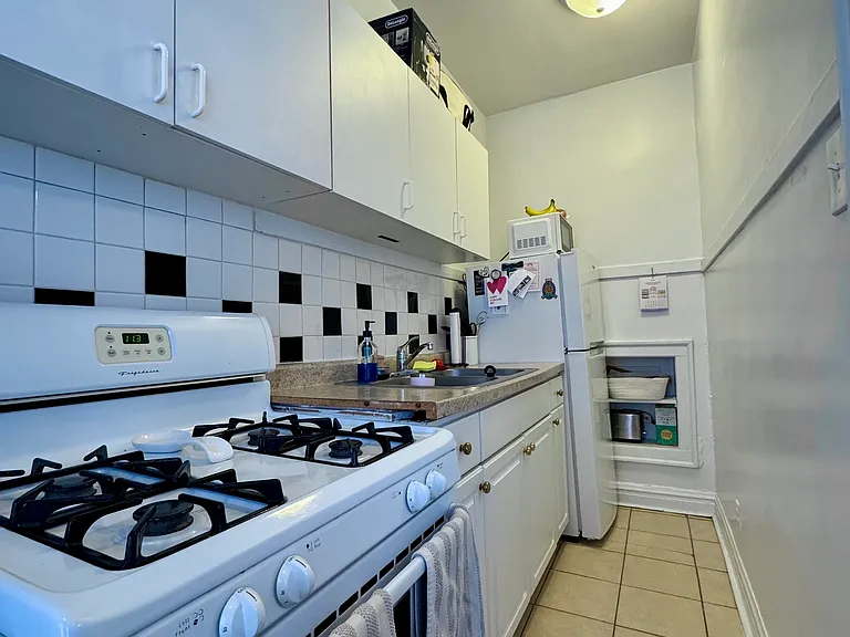 3812 N Pine Grove Ave — Photo 14